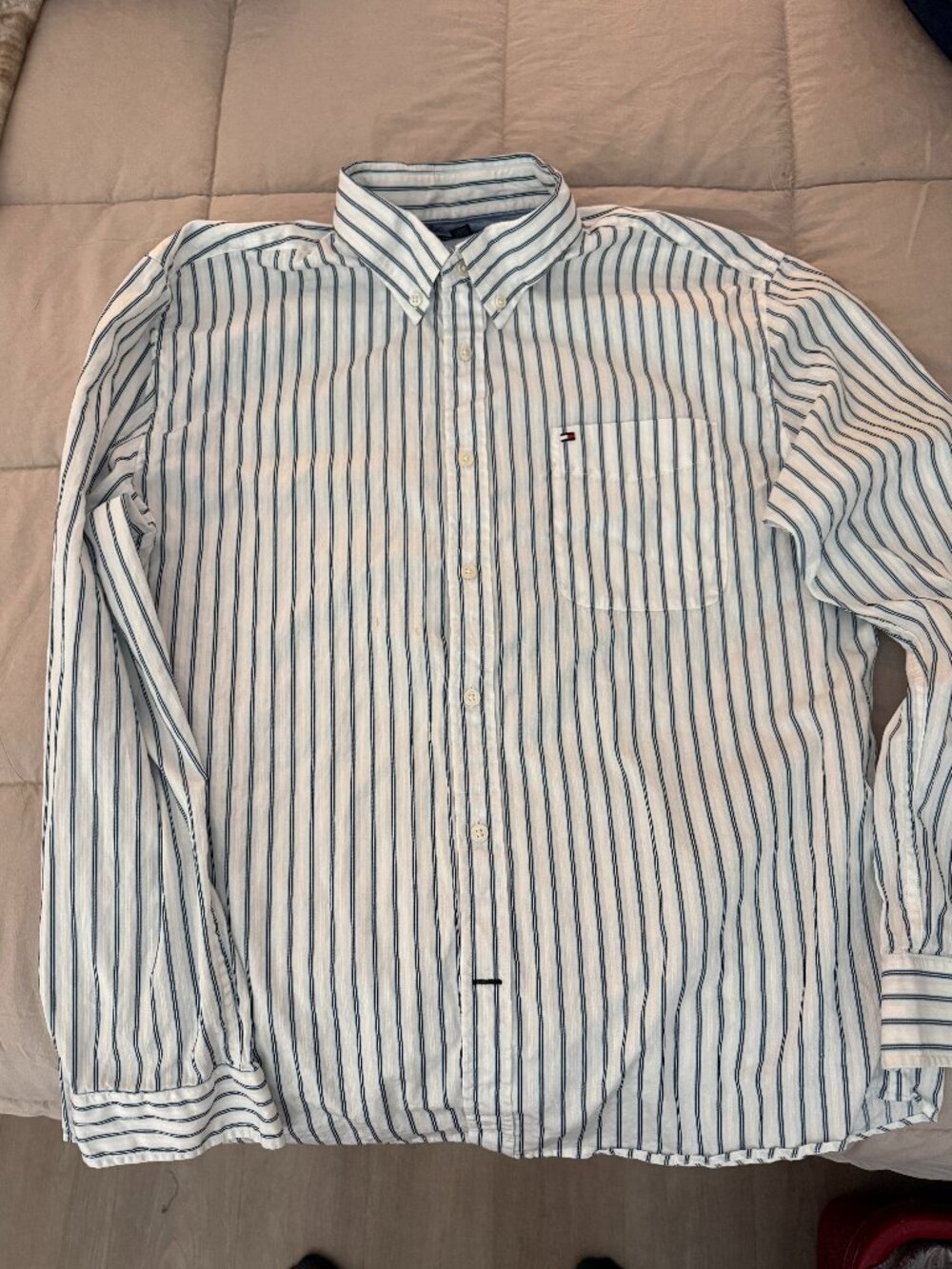 Tommy Hilfiger men's Slim Fit long sleeve button-down shirt in size XL.